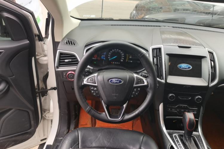 Used Ford Edge 2016 EcoBoost 245 Two-Wheel-Drive Titanium 7-Seater Steering Wheel