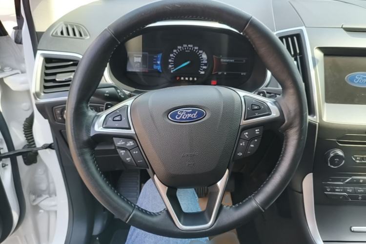 Used Ford Edge 2016 EcoBoost 245 Two-Wheel-Drive Titanium 7-Seater Steering Wheel