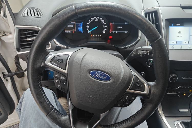 Used Ford Edge 2016 EcoBoost 245 Two-Wheel-Drive Titanium 7-Seater Steering Wheel