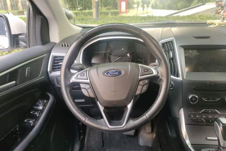 Used Ford Edge 2016 EcoBoost 245 Two-Wheel-Drive Titanium 7-Seater Steering Wheel