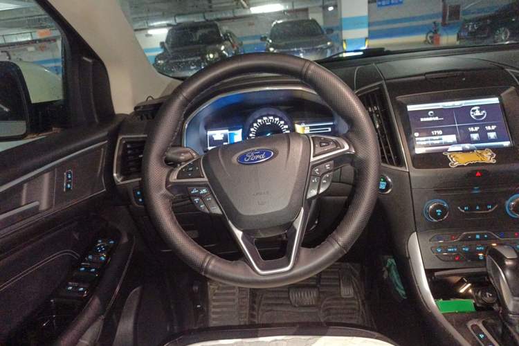 Used Ford Edge 2016 EcoBoost 245 Two-Wheel-Drive Titanium 7-Seater Steering Wheel