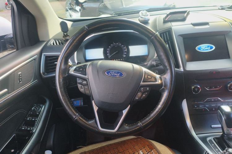 Used Ford Edge 2016 EcoBoost 245 Two-Wheel-Drive Titanium 7-Seater Steering Wheel