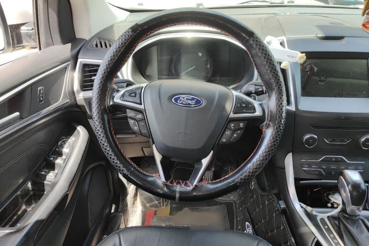 Used Ford Edge 2016 EcoBoost 245 Two-Wheel-Drive Titanium 7-Seater Steering Wheel