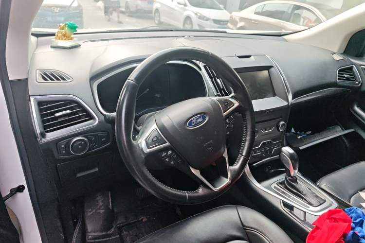 Used Ford Edge 2016 EcoBoost 245 Two-Wheel-Drive Titanium 7-Seater Steering Wheel