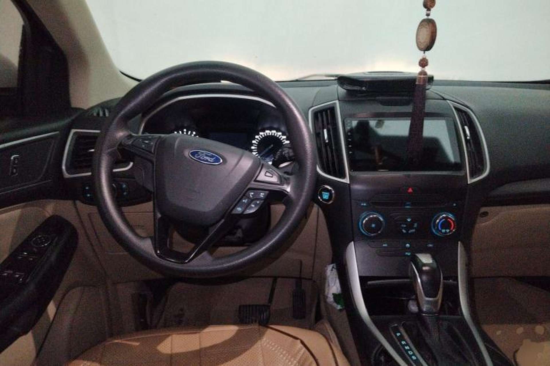 Used Ford Edge 2016 EcoBoost 245 Two-Wheel-Drive Titanium 5-Seater Steering Wheel