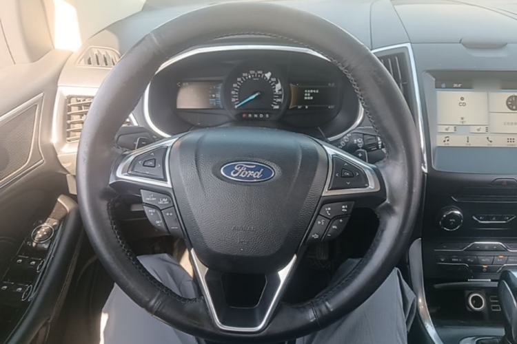 Used Ford Edge 2016 EcoBoost 245 Two-Wheel-Drive Titanium 7-Seater Steering Wheel