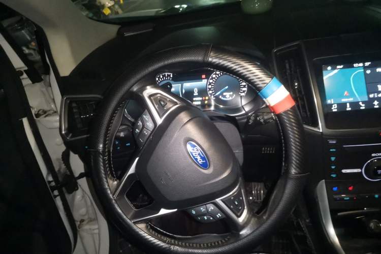 Used Ford Edge 2016 EcoBoost 245 Four-Wheel Drive Titanium 7-Seater Steering Wheel
