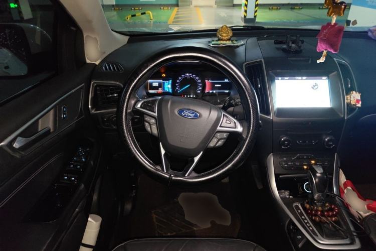 Used Ford Edge 2016 EcoBoost 245 Two-Wheel-Drive Titanium 7-Seater Steering Wheel