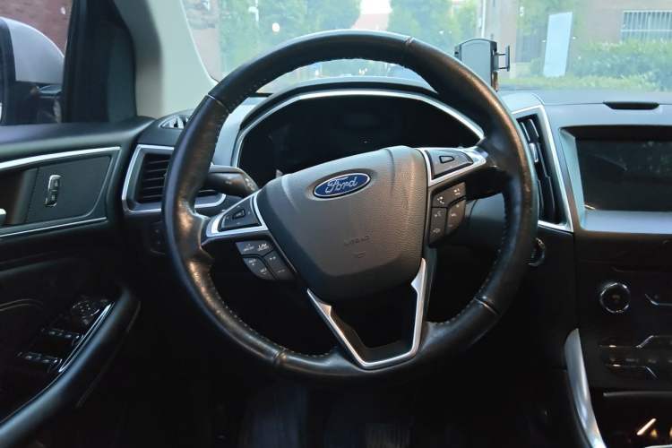 Used Ford Edge 2016 EcoBoost 245 Four-Wheel Drive Titanium Edition 7-Seater Steering Wheel