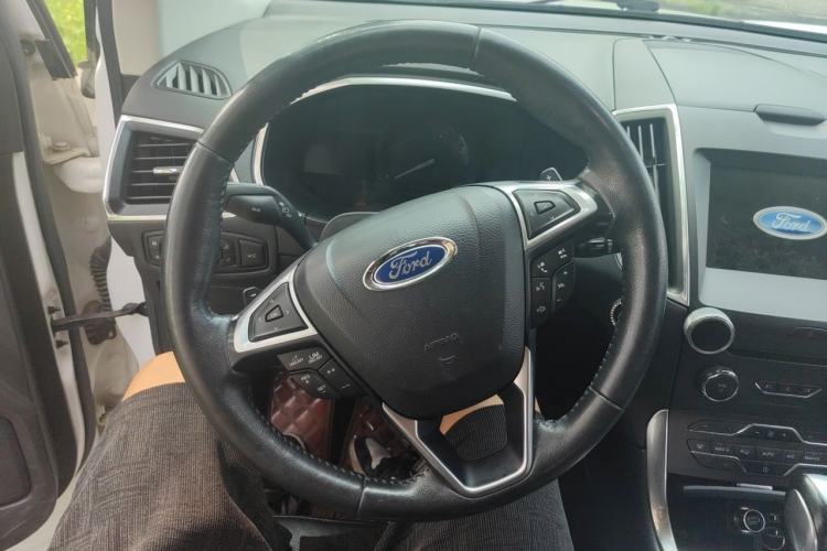 Used Ford Edge 2016 EcoBoost 245 Two-Wheel-Drive Titanium 7-Seater Steering Wheel