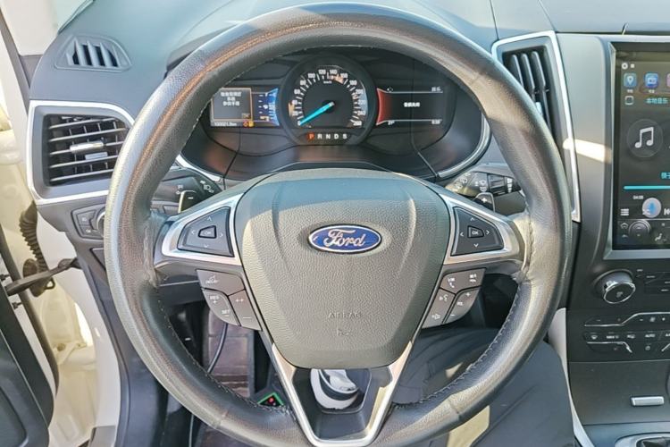 Used Ford Edge 2016 EcoBoost 245 Two-Wheel-Drive Titanium 7-Seater Steering Wheel