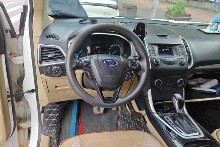 Used Ford Edge 2016 EcoBoost 245 Two-Wheel-Drive Titanium 5-Seater Steering Wheel