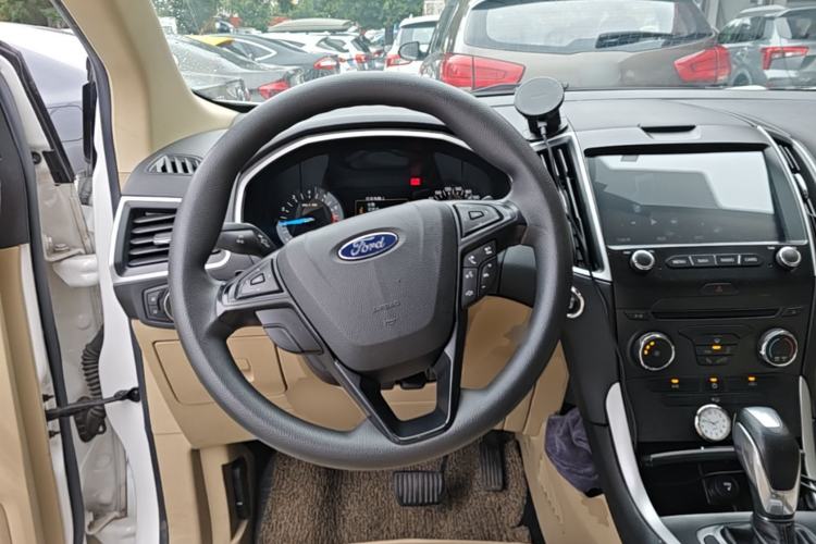 Used Ford Edge 2016 EcoBoost 245 Two-Wheel-Drive Titanium 5-Seater Steering Wheel