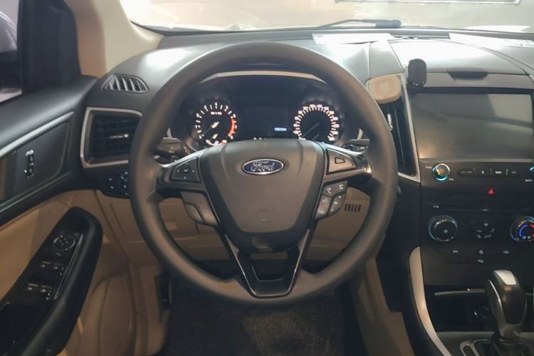 Used Ford Edge 2016 EcoBoost 245 Two-Wheel-Drive Titanium 5-Seater Steering Wheel