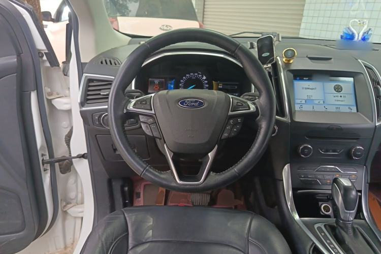 Used Ford Edge 2016 EcoBoost 245 Two-Wheel-Drive Titanium 7-Seater Steering Wheel