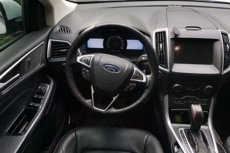 Used Ford Edge 2016 EcoBoost 245 Two-Wheel-Drive Titanium 7-Seater Steering Wheel