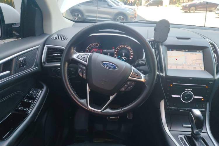 Used Ford Edge 2016 EcoBoost 245 Four-Wheel Drive Titanium 7-Seater Steering Wheel