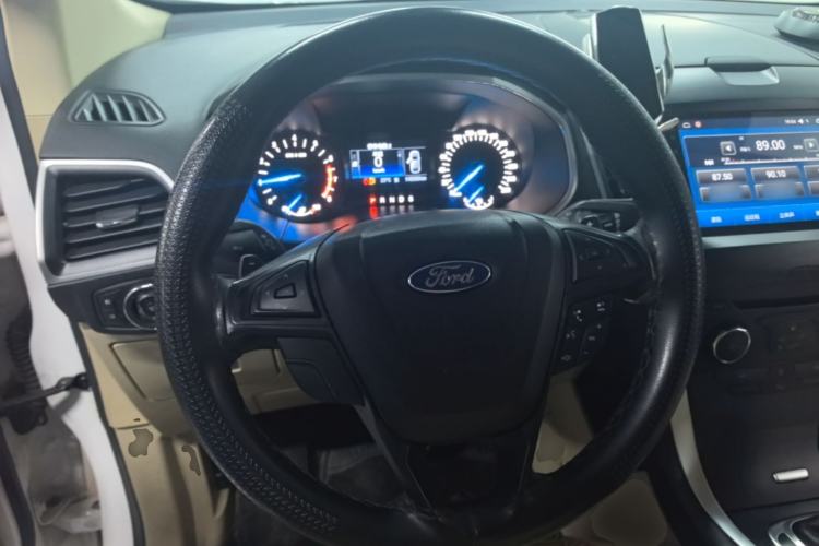 Used Ford Edge 2016 EcoBoost 245 Two-Wheel-Drive Titanium 5-Seater Steering Wheel