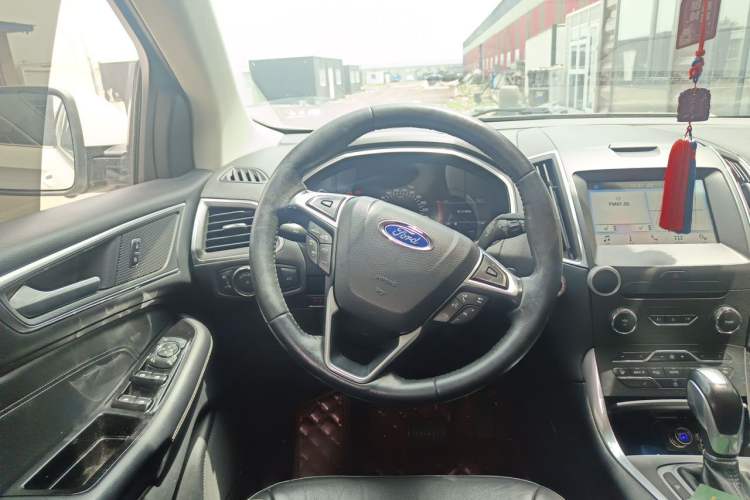 Used Ford Edge 2016 EcoBoost 245 Two-Wheel-Drive Titanium 7-Seater Steering Wheel