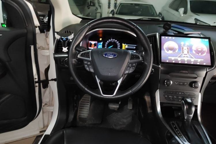 Used Ford Edge 2016 EcoBoost 245 Two-Wheel-Drive Titanium 7-Seater Steering Wheel