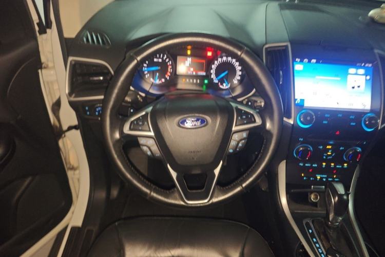 Used Ford Edge 2016 EcoBoost 245 Two-Wheel-Drive Platinum Edition 7-Seater Steering Wheel