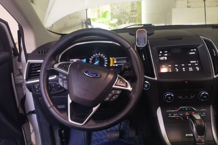 Used Ford Edge 2016 EcoBoost 245 Four-Wheel Drive Titanium Edition 7-Seater Steering Wheel