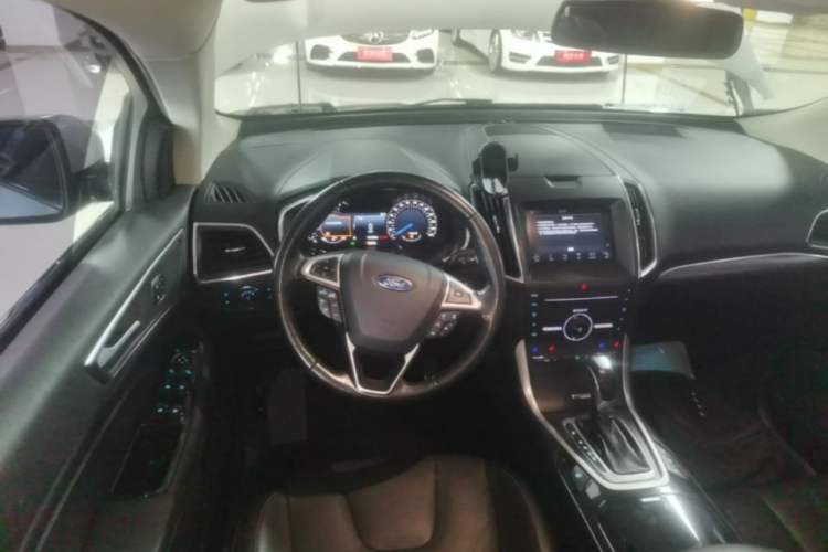 Used Ford Edge 2016 EcoBoost 245 Four-Wheel Drive Titanium 7-Seater Steering Wheel