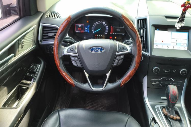 Used Ford Edge 2016 EcoBoost 245 Four-Wheel Drive Titanium Edition 7-Seater Steering Wheel