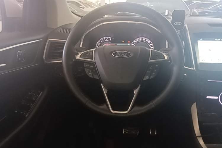 Used Ford Edge 2016 EcoBoost 245 Four-Wheel Drive Titanium 7-Seater Steering Wheel