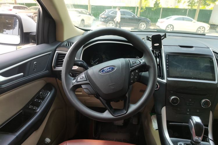 Used Ford Edge 2016 EcoBoost 245 Two-Wheel-Drive Titanium 5-Seater Steering Wheel