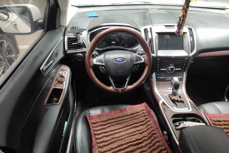 Used Ford Edge 2016 EcoBoost 245 Four-Wheel Drive Titanium 7-Seater Steering Wheel