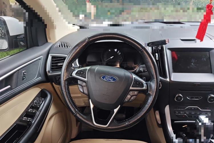 Used Ford Edge 2016 EcoBoost 245 Two-Wheel-Drive Titanium 7-Seater Steering Wheel