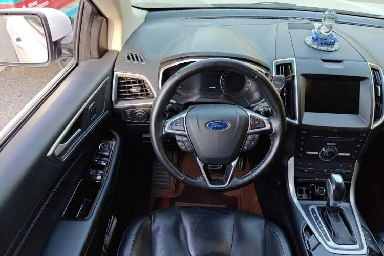 Used Ford Edge 2016 EcoBoost 245 Four-Wheel Drive Titanium 7-Seater Steering Wheel