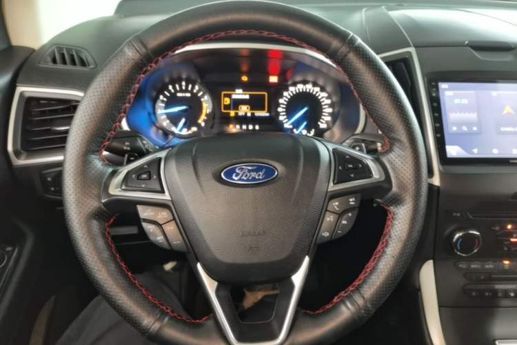 Used Ford Edge 2016 EcoBoost 245 Two-Wheel-Drive Platinum Edition 7-Seater Steering Wheel