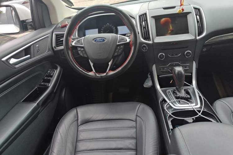 Used Ford Edge 2016 EcoBoost 245 Four-Wheel Drive Titanium Edition 7-Seater Steering Wheel