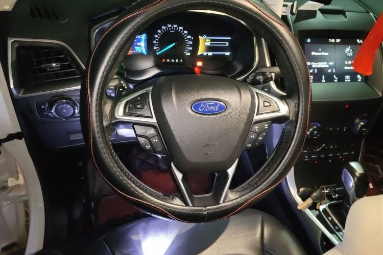 Used Ford Edge 2016 EcoBoost 245 Two-Wheel-Drive Titanium 7-Seater Steering Wheel