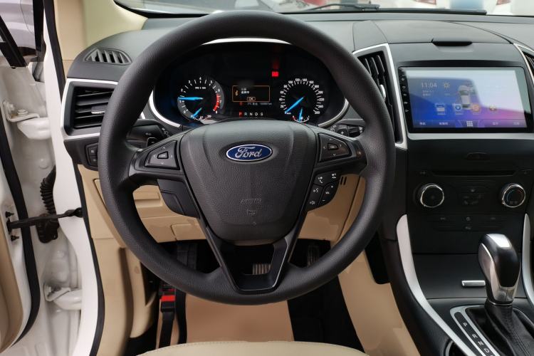 Used Ford Edge 2016 EcoBoost 245 Two-Wheel-Drive Titanium 5-Seater Steering Wheel