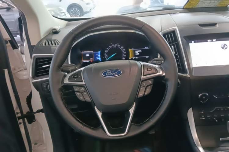 Used Ford Edge 2016 EcoBoost 245 Two-Wheel-Drive Titanium 7-Seater Steering Wheel