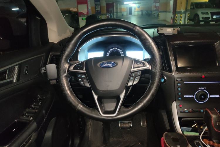 Used Ford Edge 2016 EcoBoost 330 V6 Four-Wheel Drive Sporty 7-Seater Steering Wheel