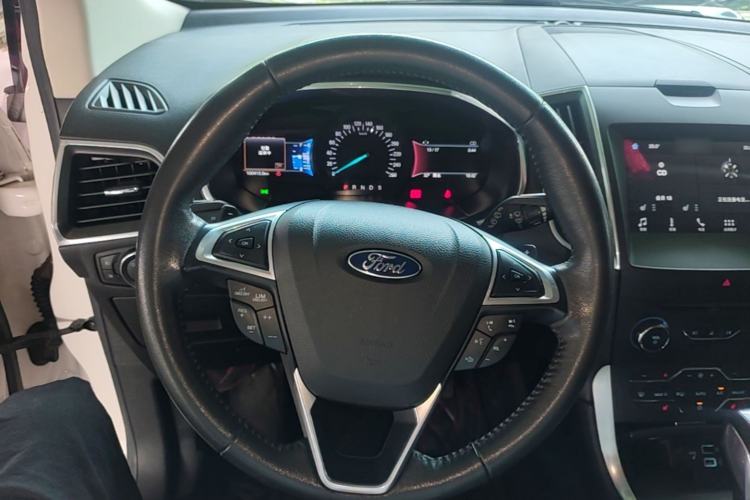 Used Ford Edge 2016 EcoBoost 245 Two-Wheel-Drive Titanium 7-Seater Steering Wheel