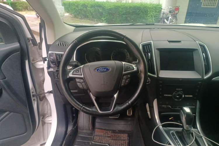 Used Ford Edge 2016 EcoBoost 245 Four-Wheel Drive Titanium 7-Seater Steering Wheel