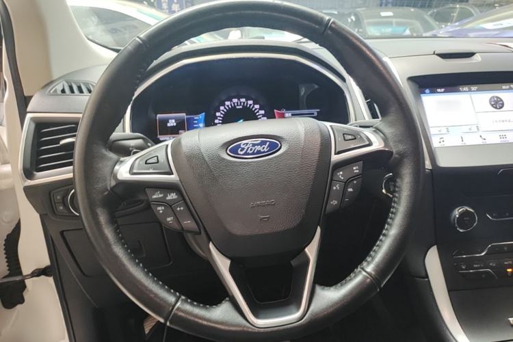 Used Ford Edge 2016 EcoBoost 245 Two-Wheel-Drive Titanium 7-Seater Steering Wheel