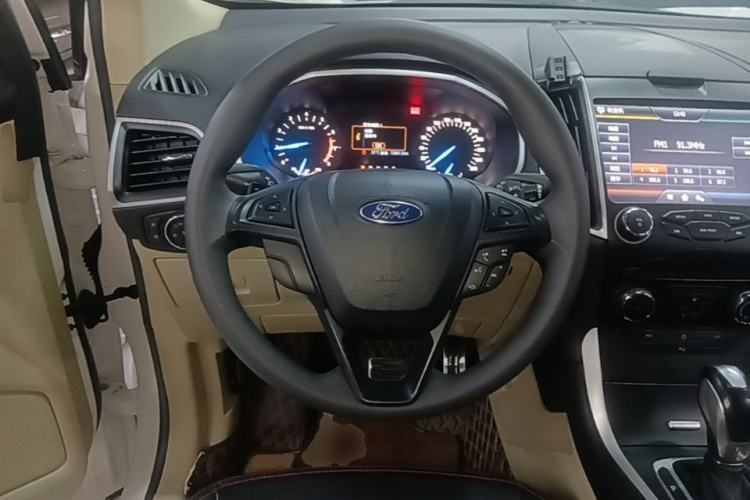 Used Ford Edge 2016 EcoBoost 245 Two-Wheel-Drive Titanium 5-Seater Steering Wheel