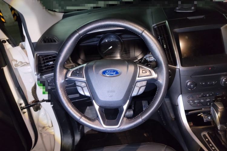 Used Ford Edge 2016 EcoBoost 245 Four-Wheel Drive Titanium Edition 7-Seater Steering Wheel