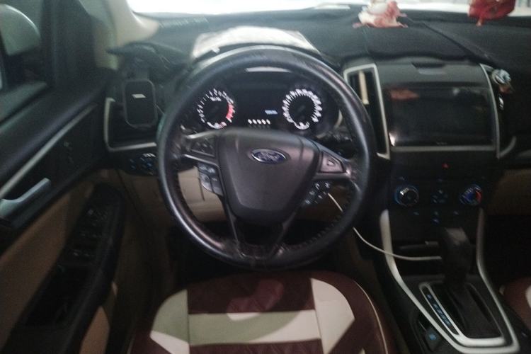 Used Ford Edge 2016 EcoBoost 245 Two-Wheel-Drive Titanium 5-Seater Steering Wheel