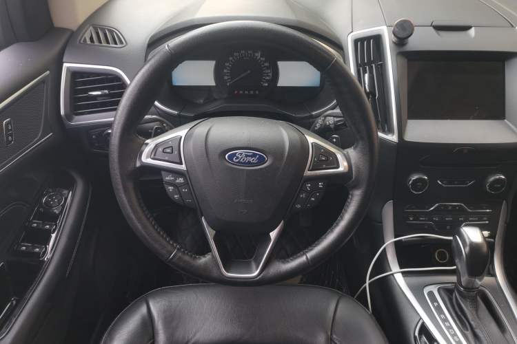 Used Ford Edge 2016 EcoBoost 245 Two-Wheel-Drive Titanium 7-Seater Steering Wheel