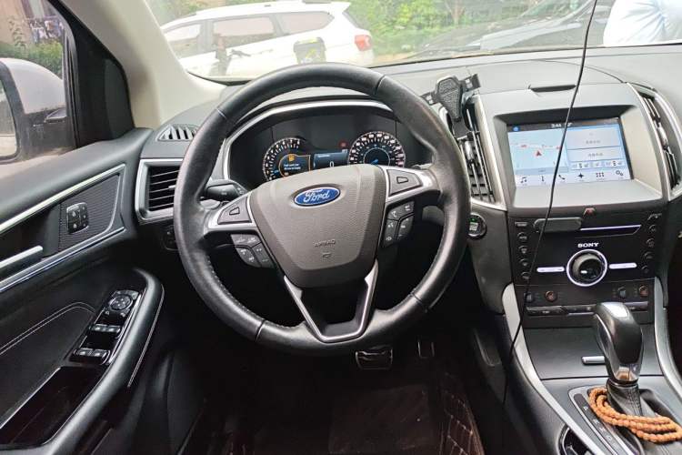Used Ford Edge 2016 EcoBoost 245 Four-Wheel Drive Titanium 7-Seater Steering Wheel