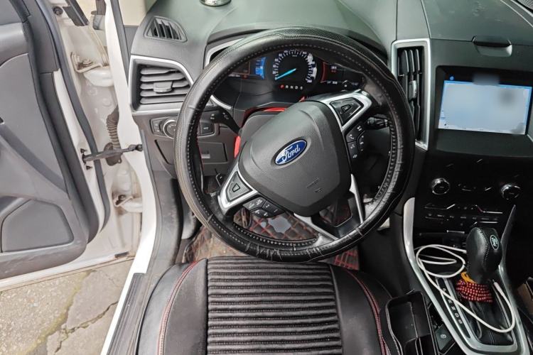 Used Ford Edge 2016 EcoBoost 245 Two-Wheel-Drive Titanium 7-Seater Steering Wheel