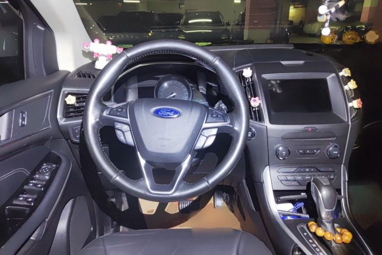 Used Ford Edge 2016 EcoBoost 245 Two-Wheel-Drive Titanium 7-Seater Steering Wheel