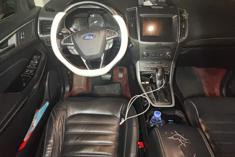 Used Ford Edge 2016 EcoBoost 245 Two-Wheel-Drive Titanium 7-Seater Steering Wheel